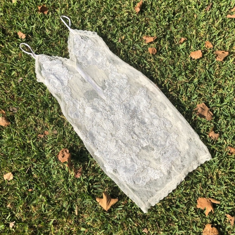 HOUSE OF CB WHITE LACE DRESS